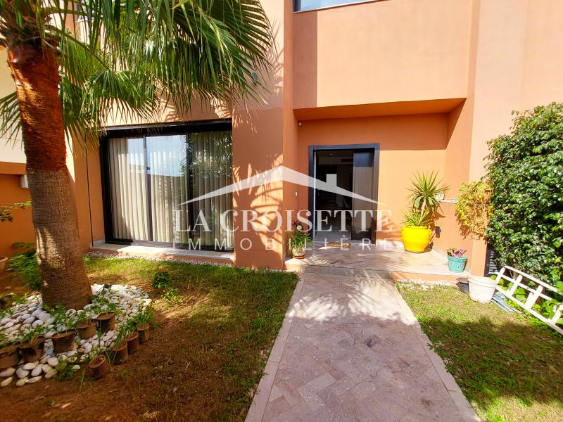 Triplex S+3 avec jardin et piscine couverte à La Soukra
